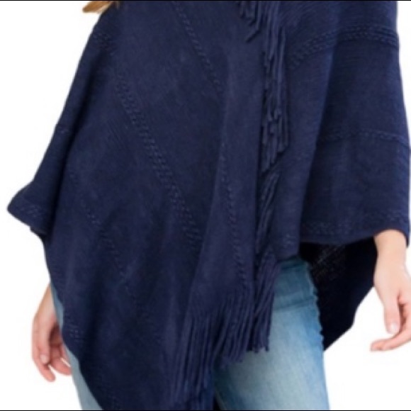 ❤️2 for $40❤️navy soft fringe poncho - Picture 4 of 8